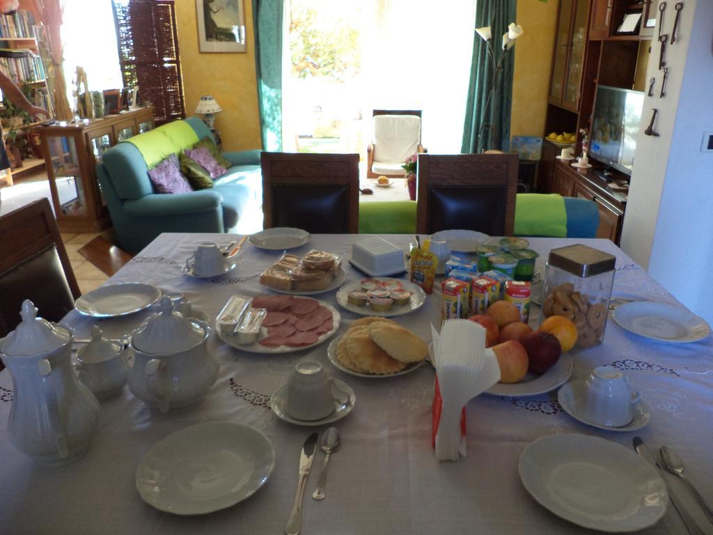 Il Tarlo Acomodação com café da manhã Seneghe Quarto foto